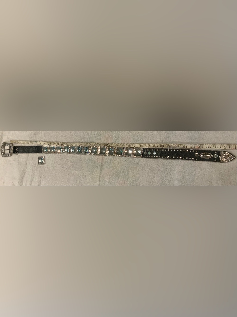 W B  Atlas Women’s Bling Rhinestone Belt 39 Long
1 loose Stone ( missing screw)